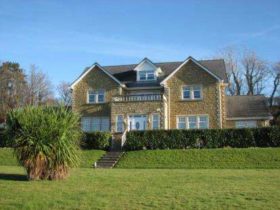 6 bedroom Detached f...